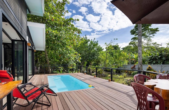 Casa Kali ~ With pool & A/C 4 min walking to the beach
