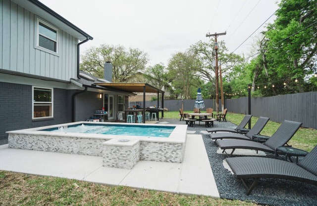 Casa da Vida | Poolside Fun & Comfort 4BR/2.5BA
