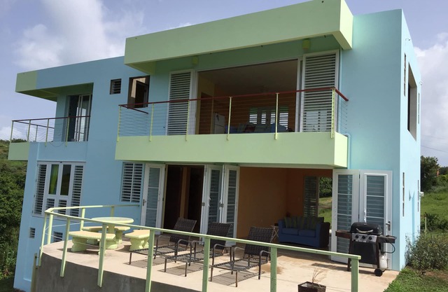 " Casa de Falcon " On A Breezy Hill With Spectacular Views Of The Ocean