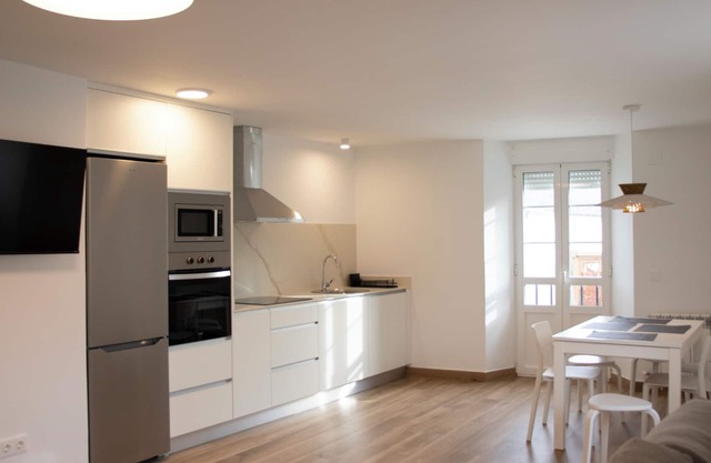 Casa de piedra en la montaña, restaurada como apartamentos turísticos