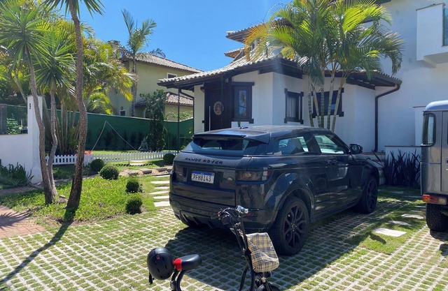 Casa de Praia com Trilha Privativa em Condomínio Fechado