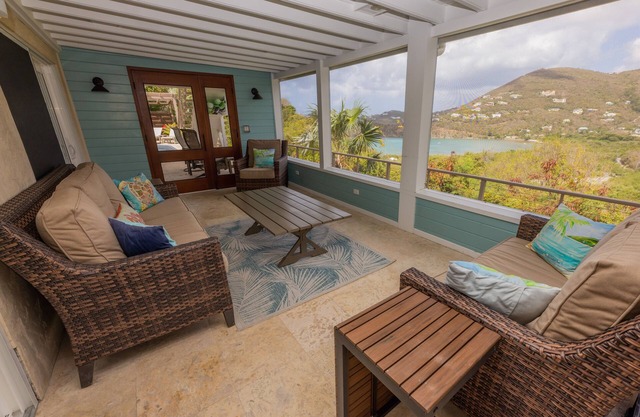 Casa Del Palmas ~ Solar, full AC, pool + ocean view