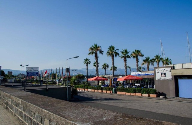 casa del porto turistico dell etna