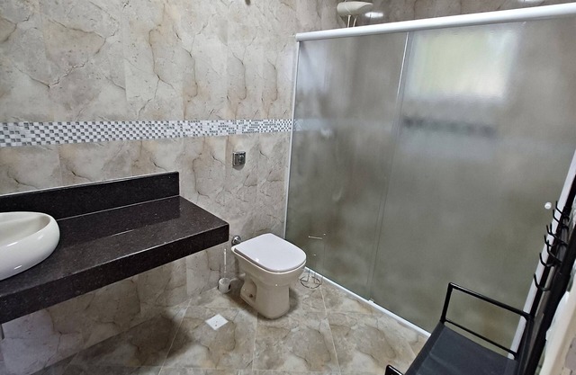 Casa Dentro do Condomínio Parque Suíça, Acomoda 21 Pessoas