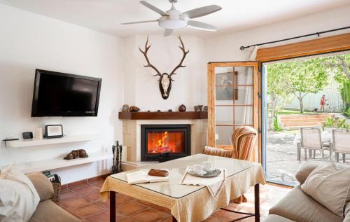 Casa El Pilar con chimenea, jardín y parking privado