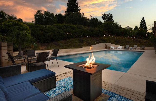 Casa Elevado, Pool House with Stunning Views!