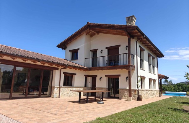 Casa Eloy: Spacious rural house with heated pool, 8 min from Merón Beach