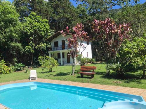 Casa em Friburgo com piscina lareira suíte & quarto