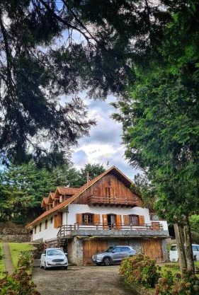 CASA EM MONTE VERDE-MG ACOMODA 15 PESSOAS