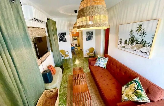 Casa Emerald, by the beach.