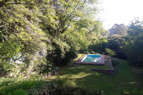 casa en las sierras piscina y rio cerca