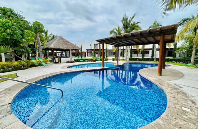 Casa en privada frente a la alberca by PartnerHost