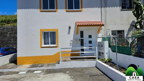 Casa entre os Morros RRAL nº 4522