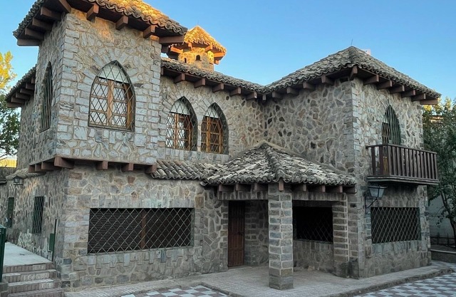 Casa Rural La Moraleja en la Sierra de Cazorla. Pista Deportiva, Parque Infantil