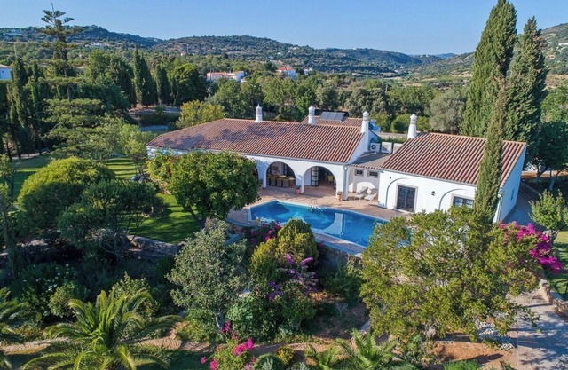 Casa Estoi - Luxury colonial-style villa