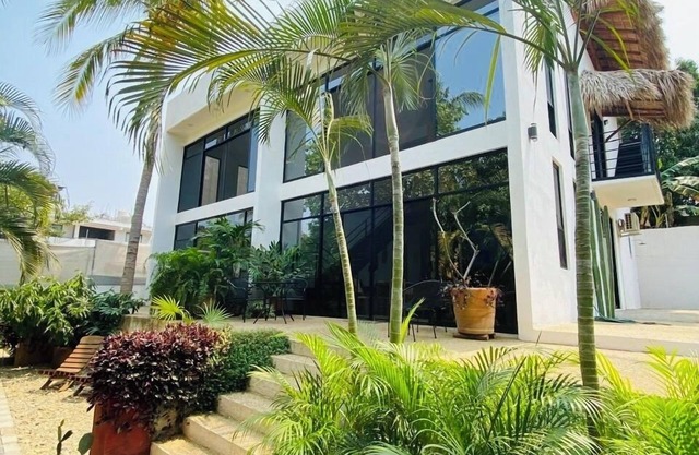 Casa Garto, Spacious, Complete A/C, 1 TB Starlink, Pets Allowed, 8 min to Beach