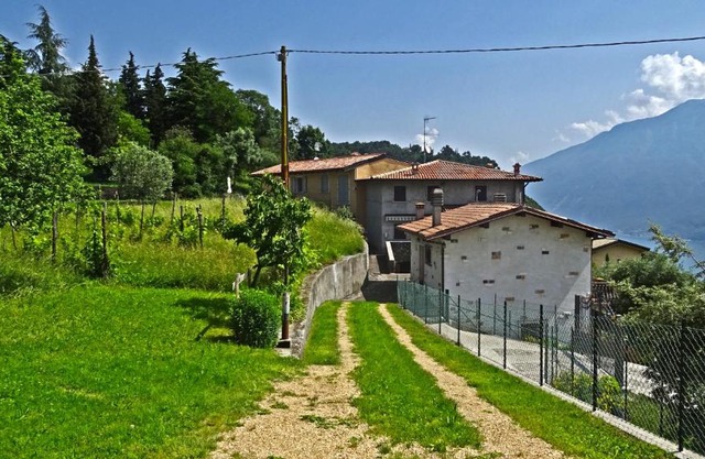 Casa Giacomina garden and Lake view by Gardadomusmea