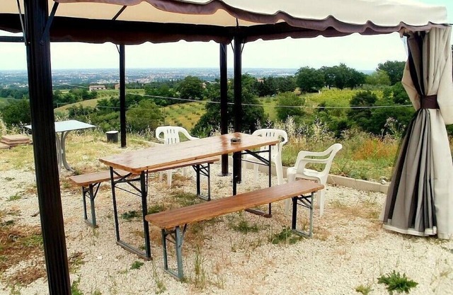 Casa Girotondo A: A welcoming apartment situated in a quiet location, a few minutes from the town center, with Free WI-FI.