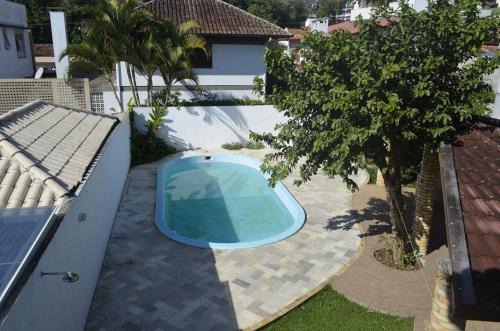 Casa grande com piscina e churrasqueira