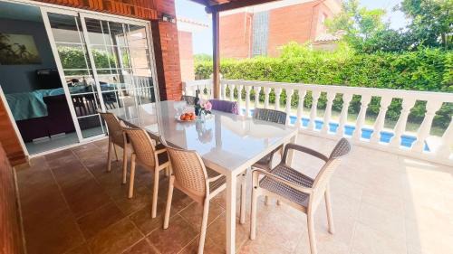 Casa grande con piscina para familias