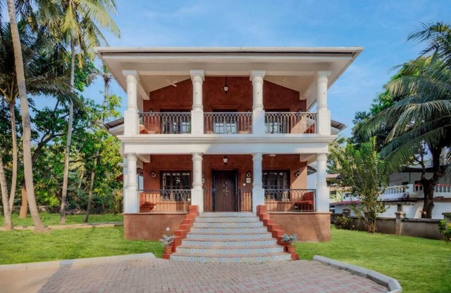 Casa Hibiscus Villa with Pvt.Garden & 5 Mins drive to Beach