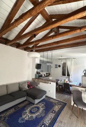 Casa indipendente con giardino privato e posto macchina gratuito