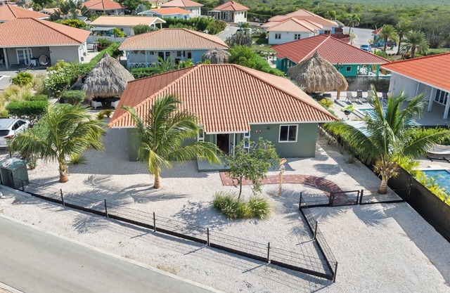 Casa JuNo Curacao, a modern villa with private pool in a secured park.