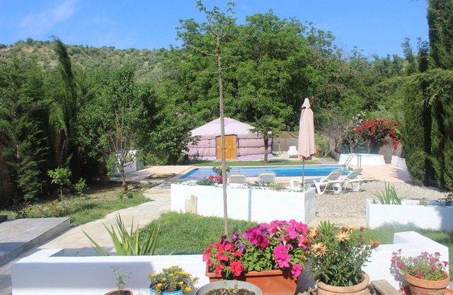 Casa La Nuez B & B, spacious bathrooms, free WiFi, terrace, swimming pool, garden