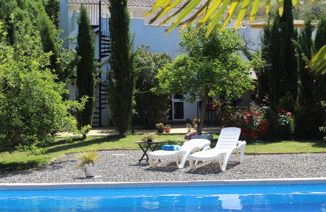 Casa La Nuez B & B, spacious bathrooms, free WiFi, terrace, swimming pool, garden