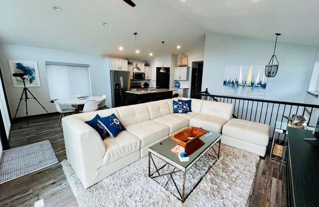 Casa Lago - 4-Bedroom Home & UTV with Okoboji Lake View steps from Bridges Bay!