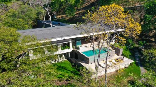 Casa Lagom, Luxurious Oasis with Infinity Pool!