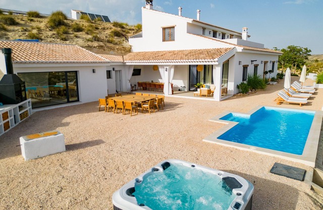 Casa Lua Galera - Casa Rural de Lujo con 2 Piscinas, spa y Vistas Espectaculares