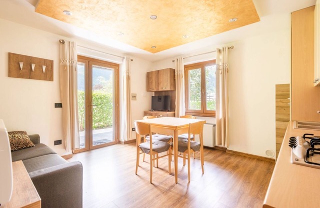 Casa Lucia Design with private outdoor space really close to Lake