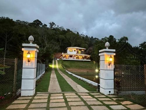 Casa luxuosa nas montanhas