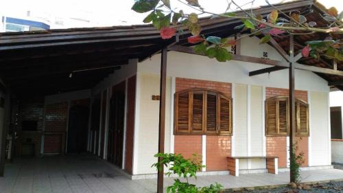 Casa na Enseada - Rua Maceió - 70 metros da Prainha