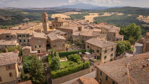 Casa Nobile - Luxury Villa in Val D'Orcia - Authentic Tuscany Living