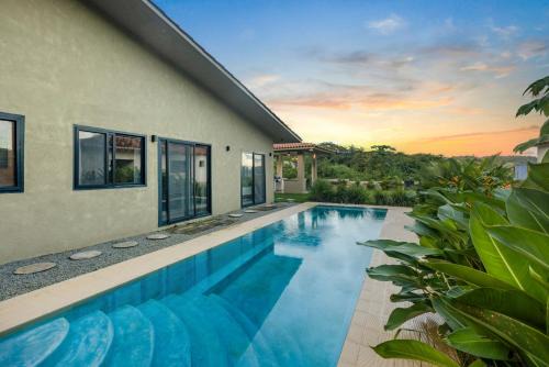 Casa Ola - Tropical Beachside Escape