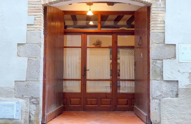 CASA REITG - Old stone house from the XVIIth century, restored, very charming, in Castelló d'Empúries.