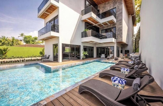 Casa Rio Mar Luxury Villas, 7 Luxury Oceanfront Villas, 52 Bedrooms, 150 Guests
