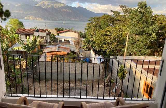 Casa Rosita Frente al Lago Atitlán