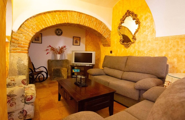 Casa Rural Villa Vieja del Tamuja for 6 people AT-CC-00193