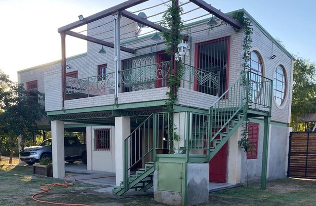 Casa sobre el rio