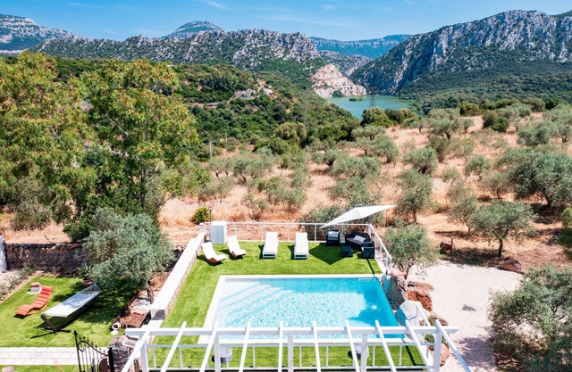 Casa sul Lago with Private Pool, Lake & Mountain View and Garden