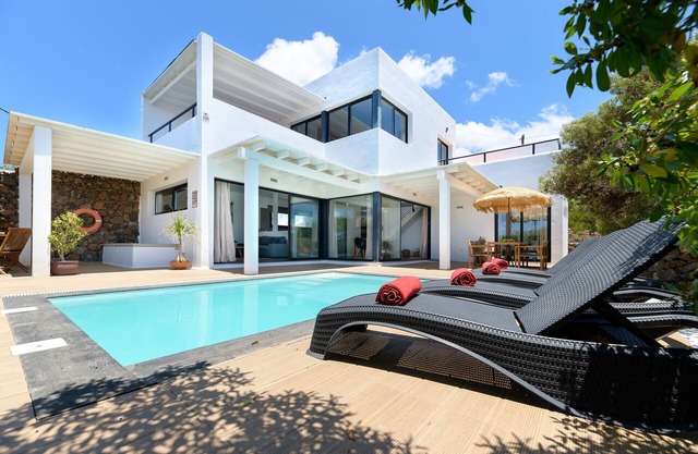 Casa Sur, Sea Views from Conil Lanzarote with heated pool