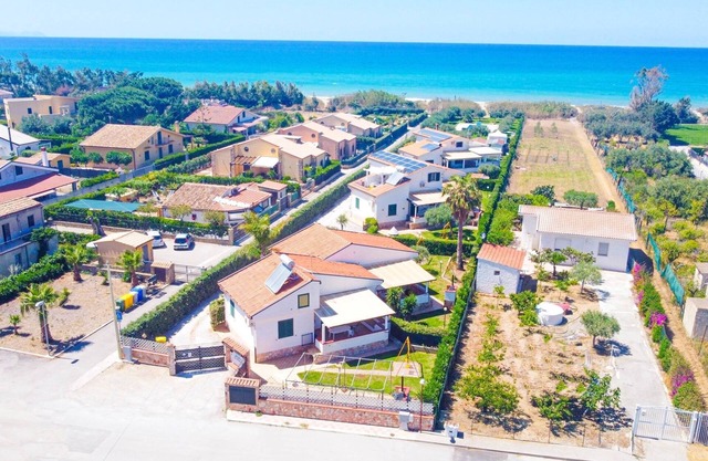 Casa Vacanze Mare Nostrum beach front
