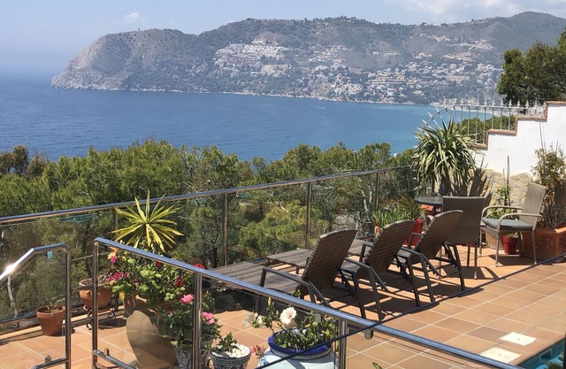 Casa Valderrama - Beautiful Spacious Villa With Private Pool And Large Hot Tub.