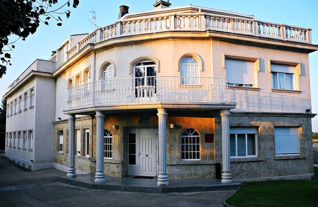Casablanca Hotel Studios