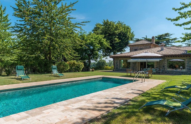 Casale dei Tigli 8, Emma Villas