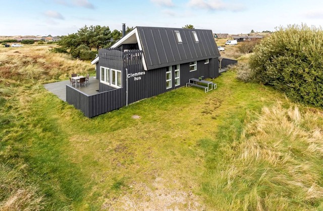"Casandra" - 600m from the sea by Interhome
