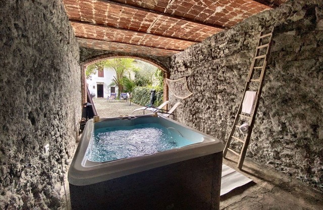 Cascina Liebe -Villa Garden, Jacuzzi, Sauna By Halldis